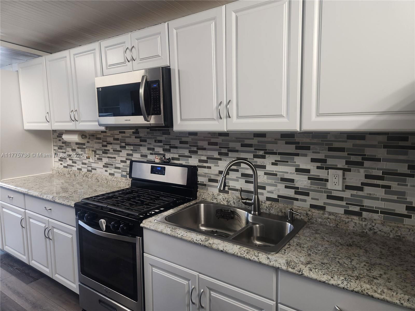 Real estate property located at 10500 32nd Ave, Miami-dade, Acme Gulfair 2nd Addn, Miami, FL