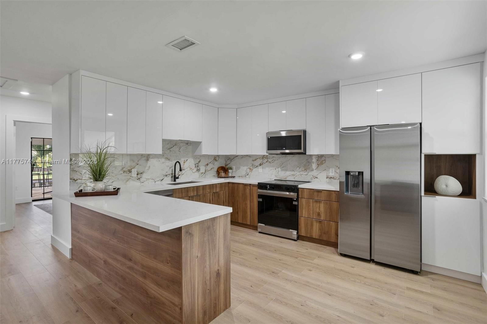 Real estate property located at 5860 13th St, Broward, Plantation Isles Sec 1, Plantation, FL