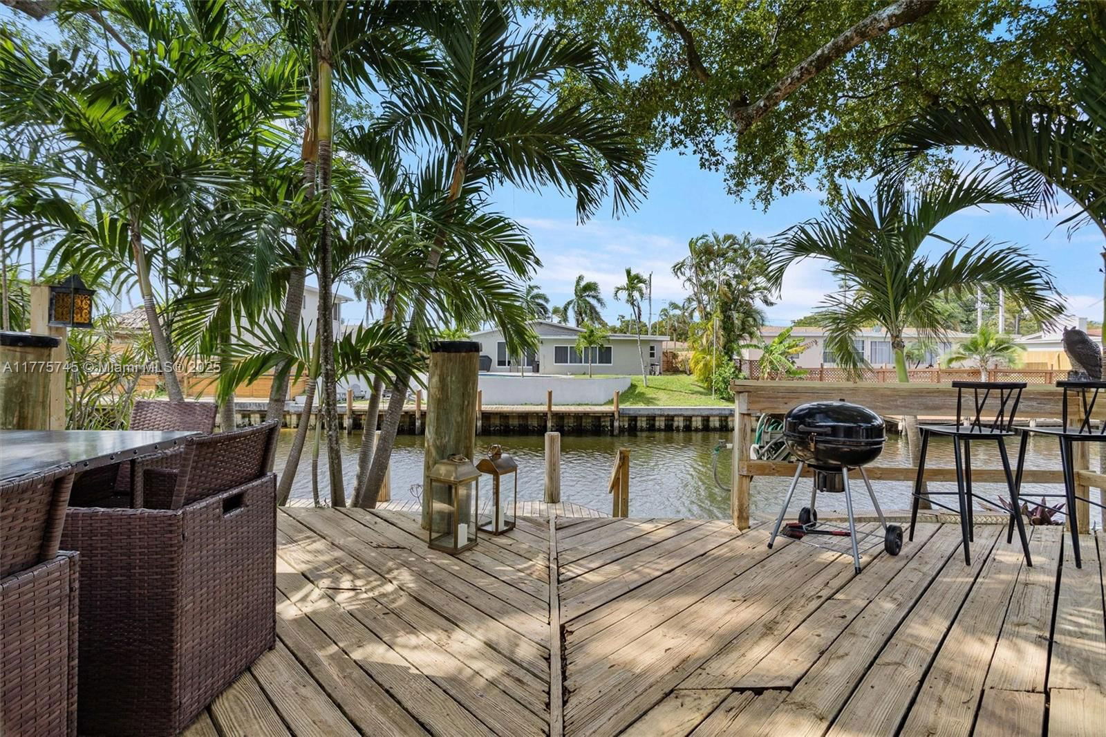 Real estate property located at 5860 13th St, Broward, Plantation Isles Sec 1, Plantation, FL