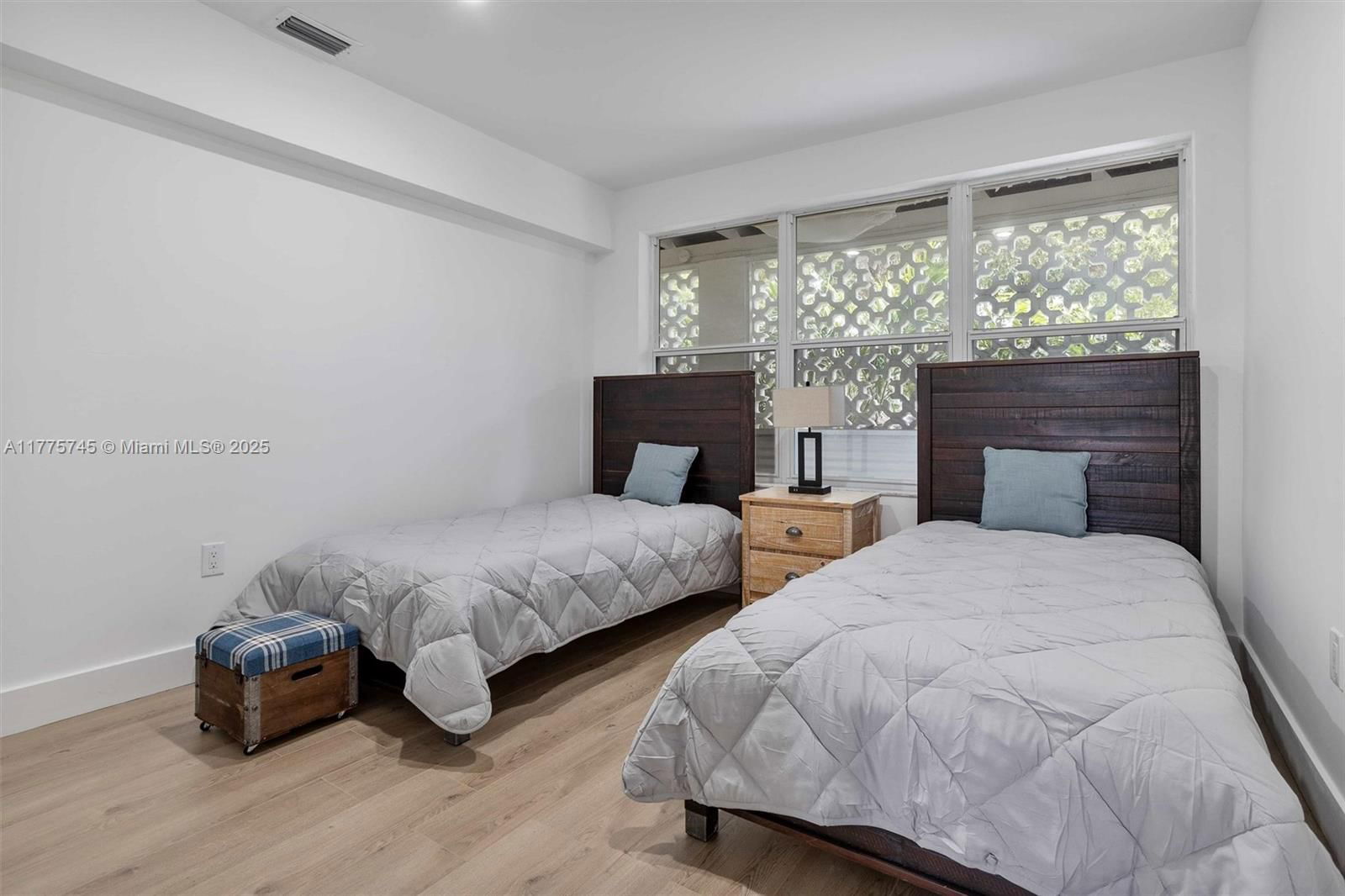 Real estate property located at 5860 13th St, Broward, Plantation Isles Sec 1, Plantation, FL