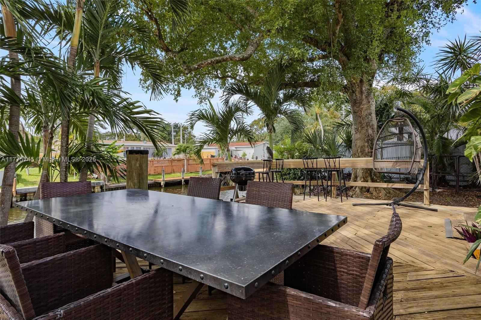Real estate property located at 5860 13th St, Broward, Plantation Isles Sec 1, Plantation, FL