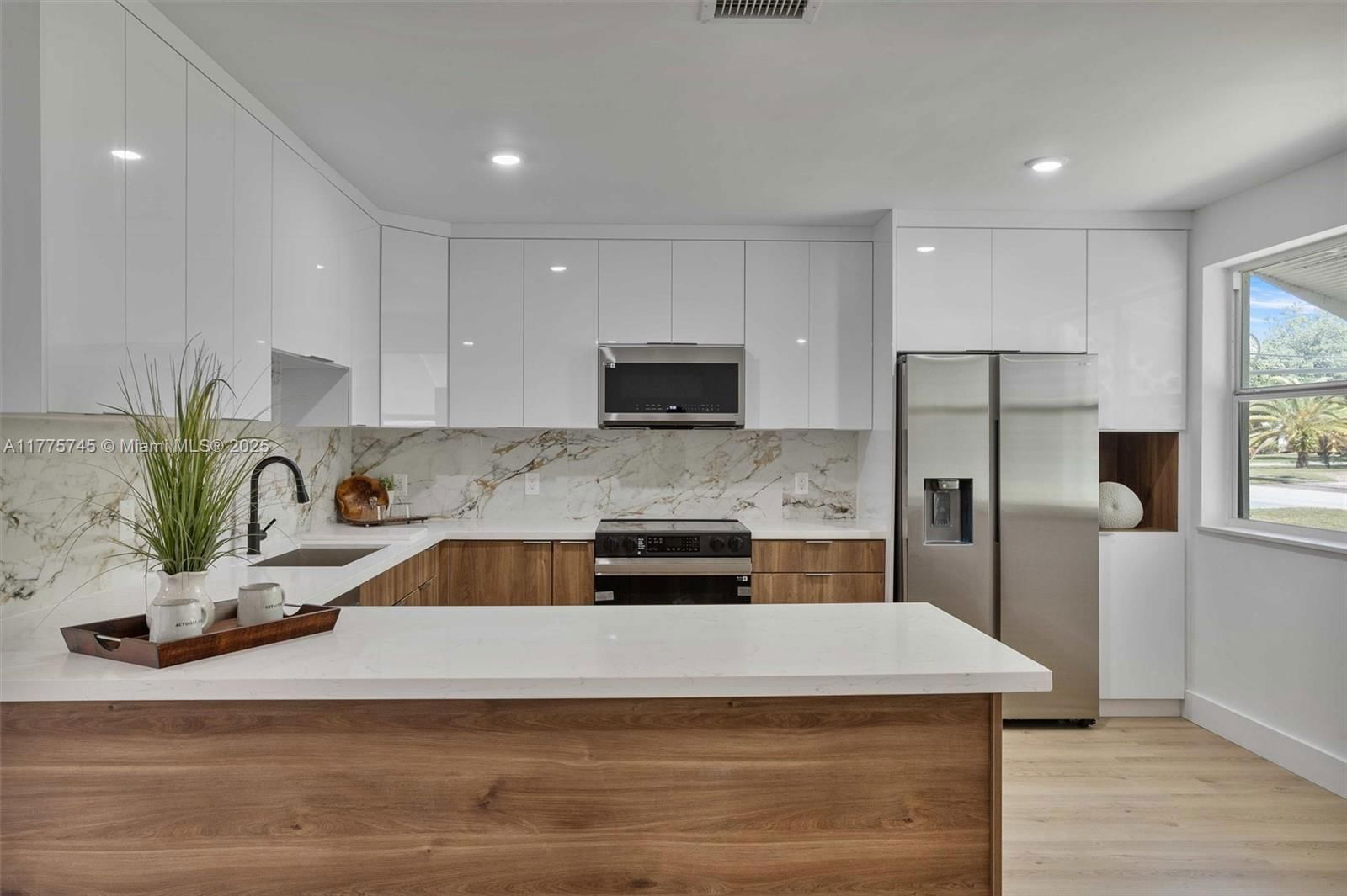 Real estate property located at 5860 13th St, Broward, Plantation Isles Sec 1, Plantation, FL
