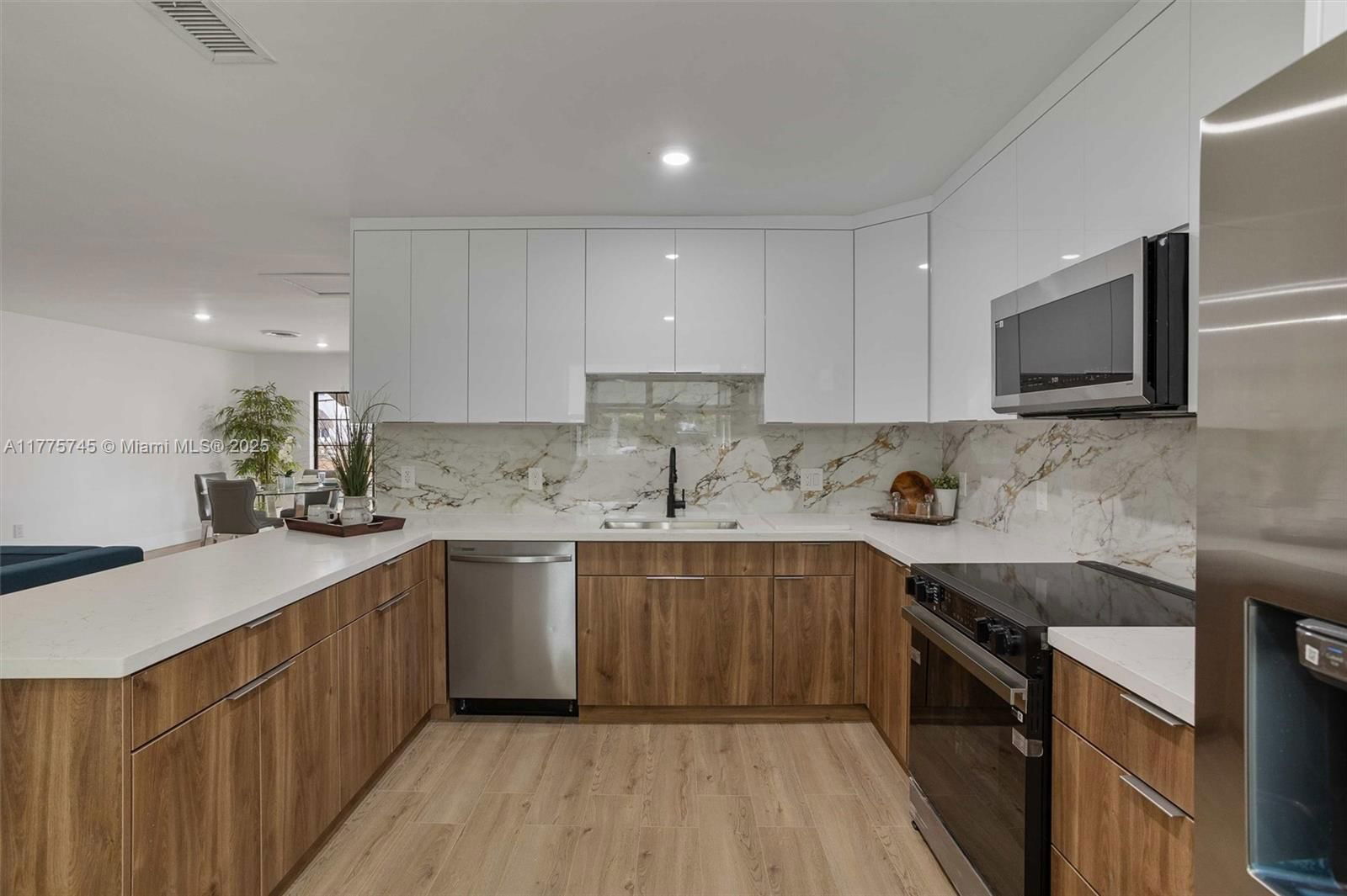 Real estate property located at 5860 13th St, Broward, Plantation Isles Sec 1, Plantation, FL