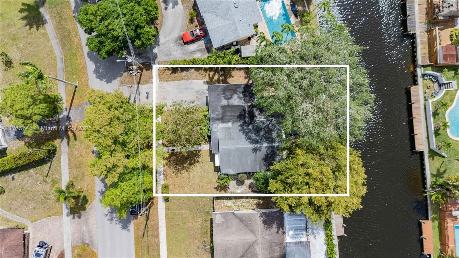 Real estate property located at 5860 13th St, Broward, Plantation Isles Sec 1, Plantation, FL