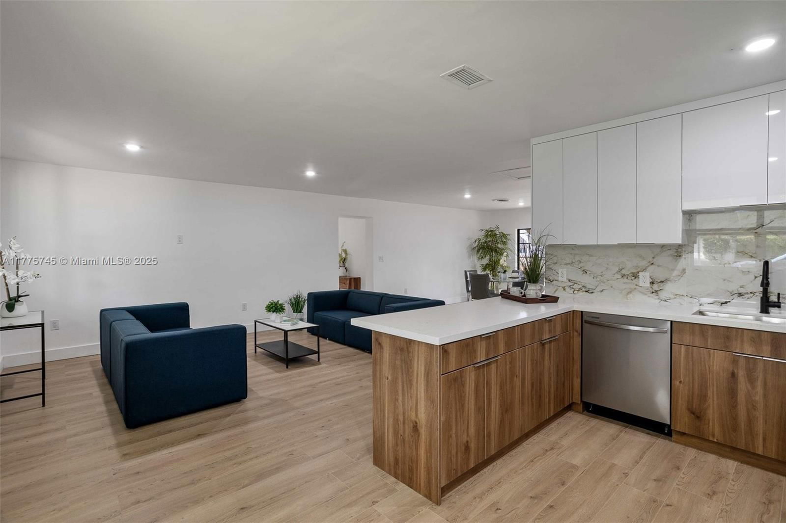 Real estate property located at 5860 13th St, Broward, Plantation Isles Sec 1, Plantation, FL