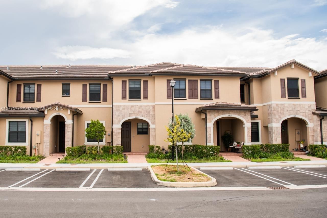 Real estate property located at 3310 114th Ter, Miami-dade, Aquabella North, Hialeah, FL