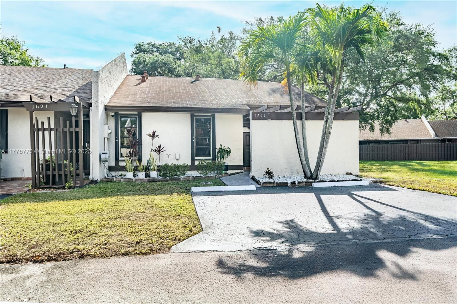 Real estate property located at 1611 96th Ter, Broward, Everglades Sugar & Land C, Pembroke Pines, FL