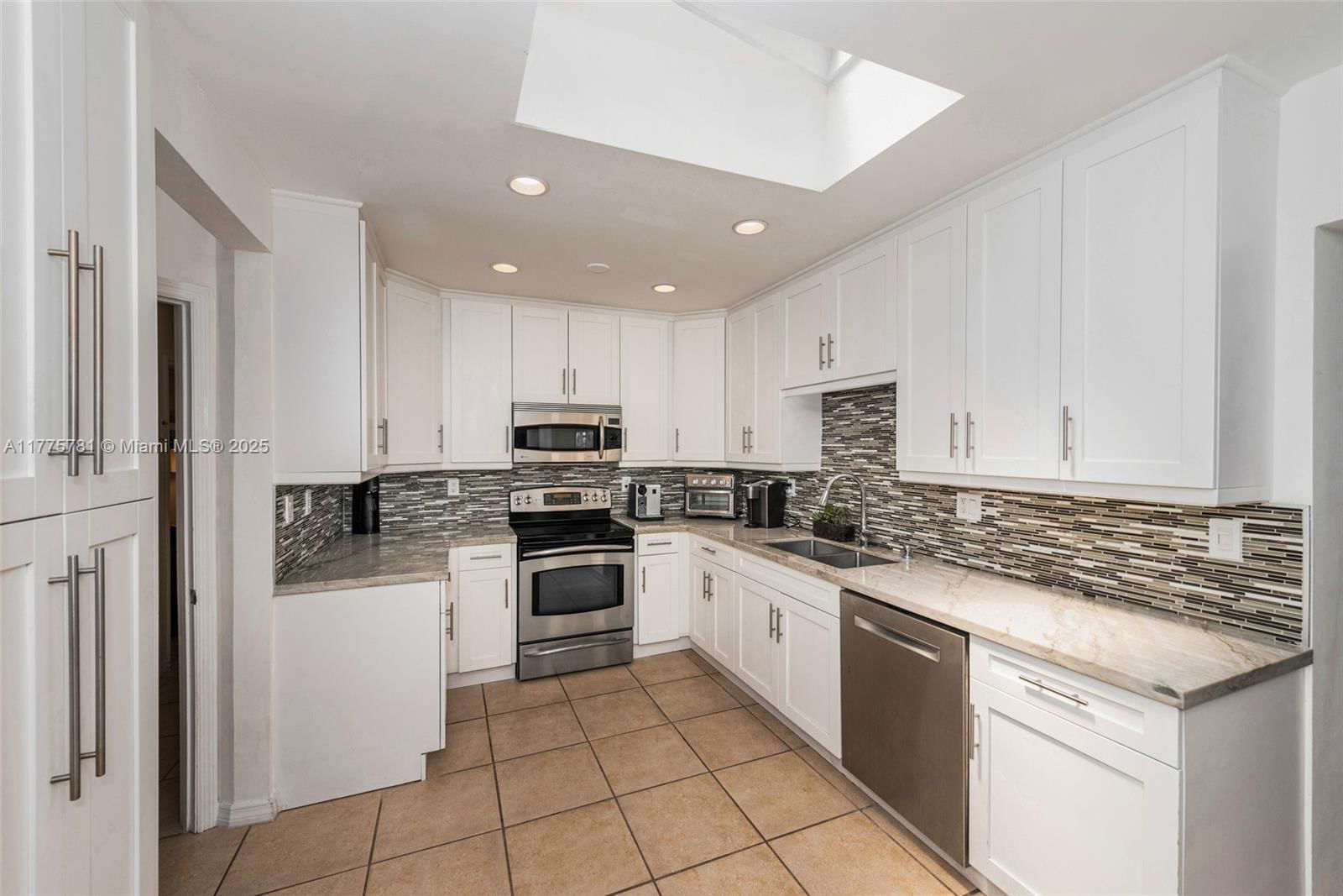 Real estate property located at 250 Greenwood Drive, Miami-dade, Tropical Isle Homes Sub 4, Key Biscayne, FL
