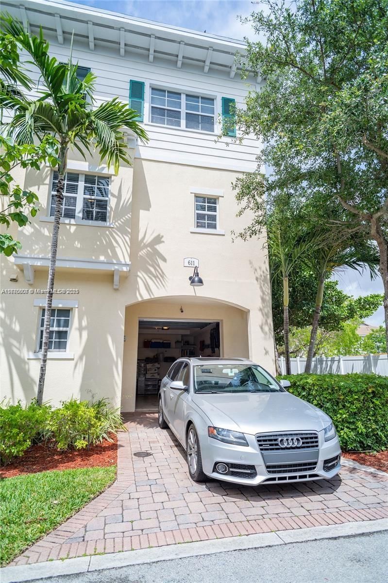Real estate property located at 611 1st Ter #611, Broward, Cypress Grove, Pompano Beach, FL
