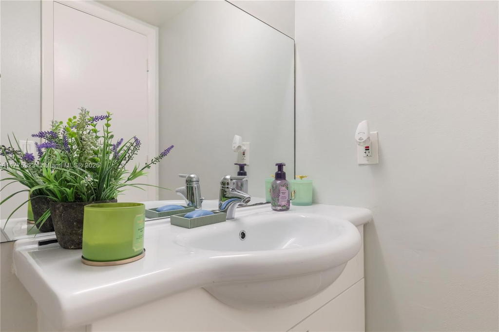 Real estate property located at 2801 87th Ave #1006, Broward, Harvest Section Four Cond, Davie, FL