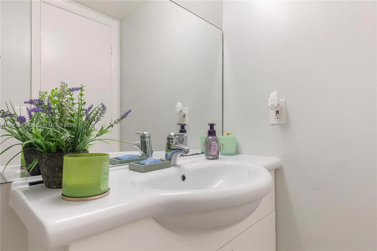 Real estate property located at 2801 87th Ave #1006, Broward, Harvest Section Four Cond, Davie, FL