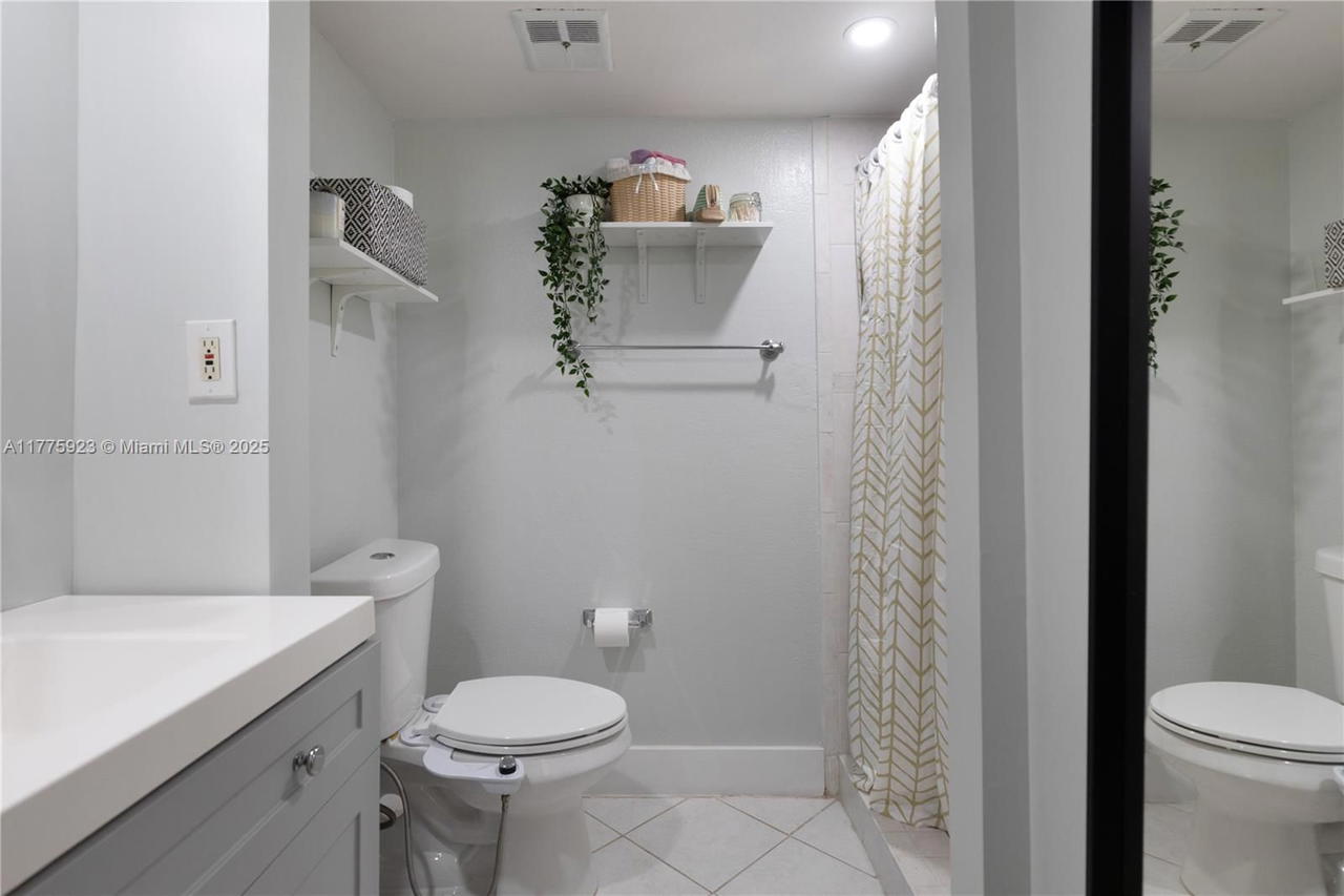 Real estate property located at 2801 87th Ave #1006, Broward, Harvest Section Four Cond, Davie, FL