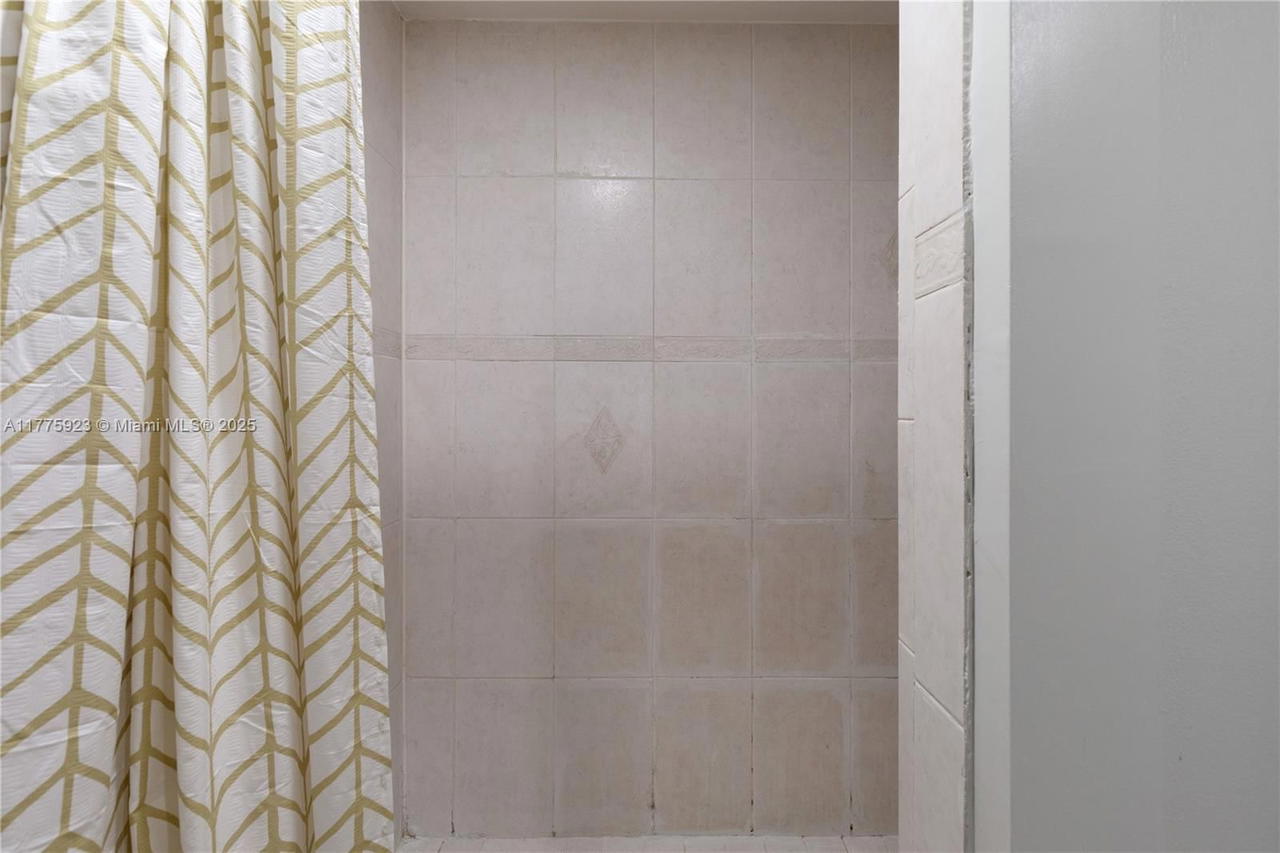Real estate property located at 2801 87th Ave #1006, Broward, Harvest Section Four Cond, Davie, FL