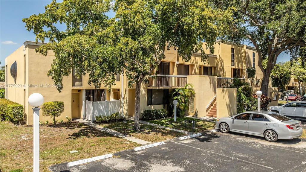 Real estate property located at 2801 87th Ave #1006, Broward, Harvest Section Four Cond, Davie, FL