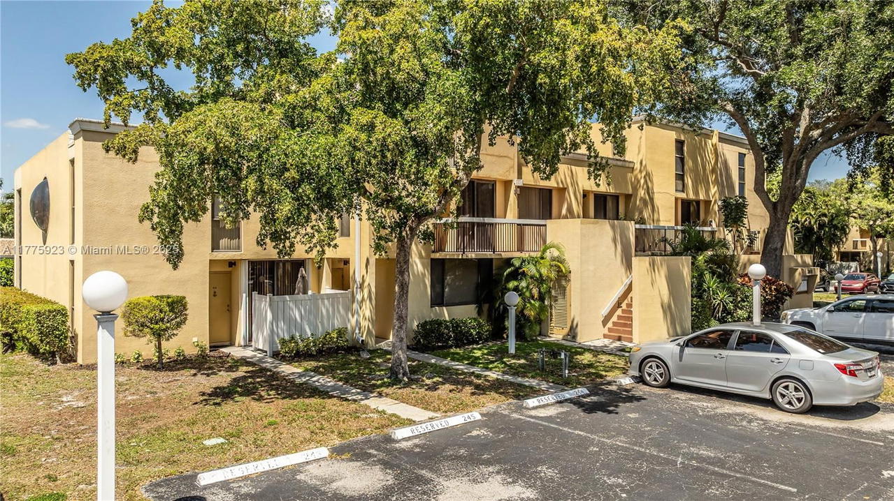 Real estate property located at 2801 87th Ave #1006, Broward, Harvest Section Four Cond, Davie, FL