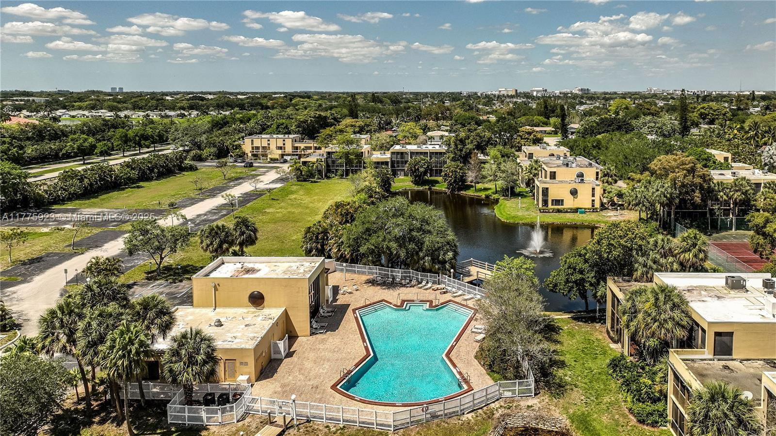 Real estate property located at 2801 87th Ave #1006, Broward, Harvest Section Four Cond, Davie, FL