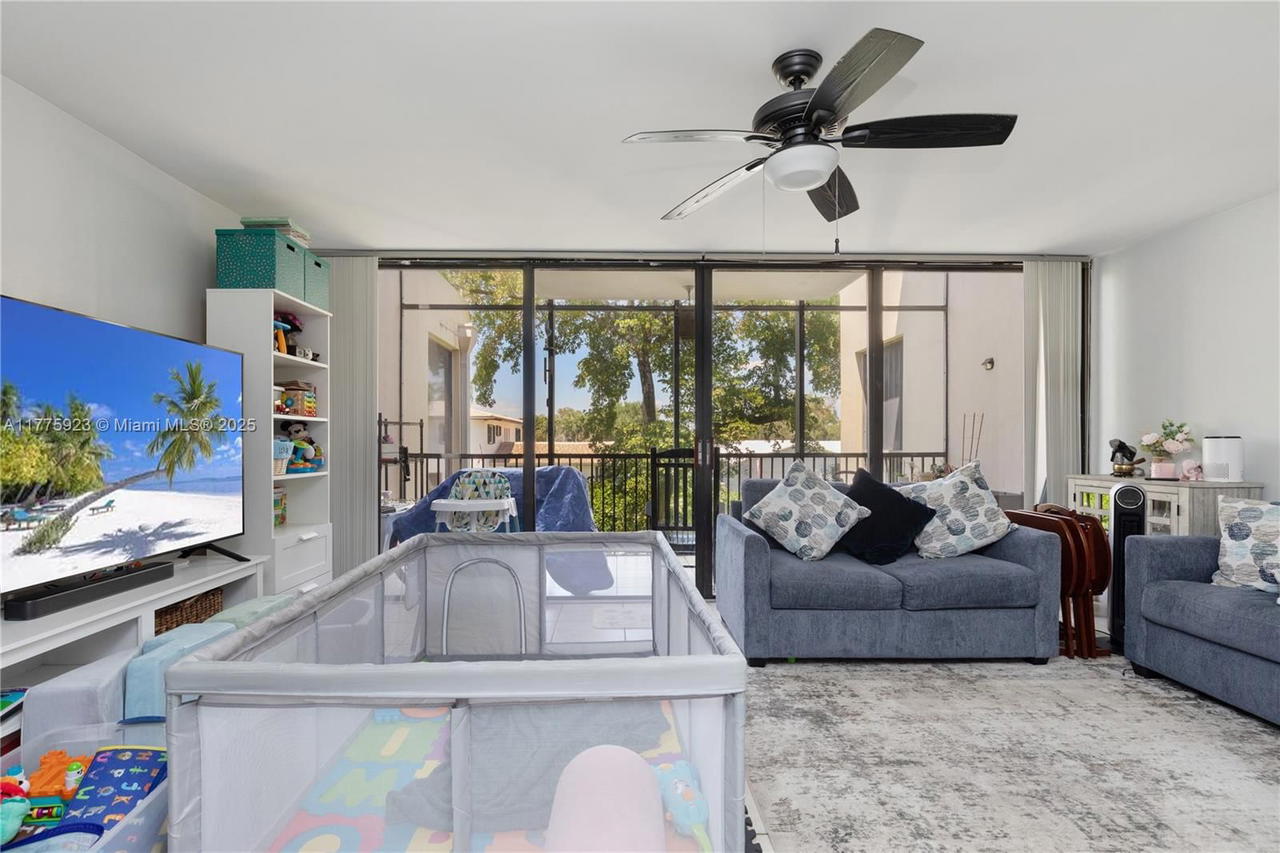 Real estate property located at 2801 87th Ave #1006, Broward, Harvest Section Four Cond, Davie, FL