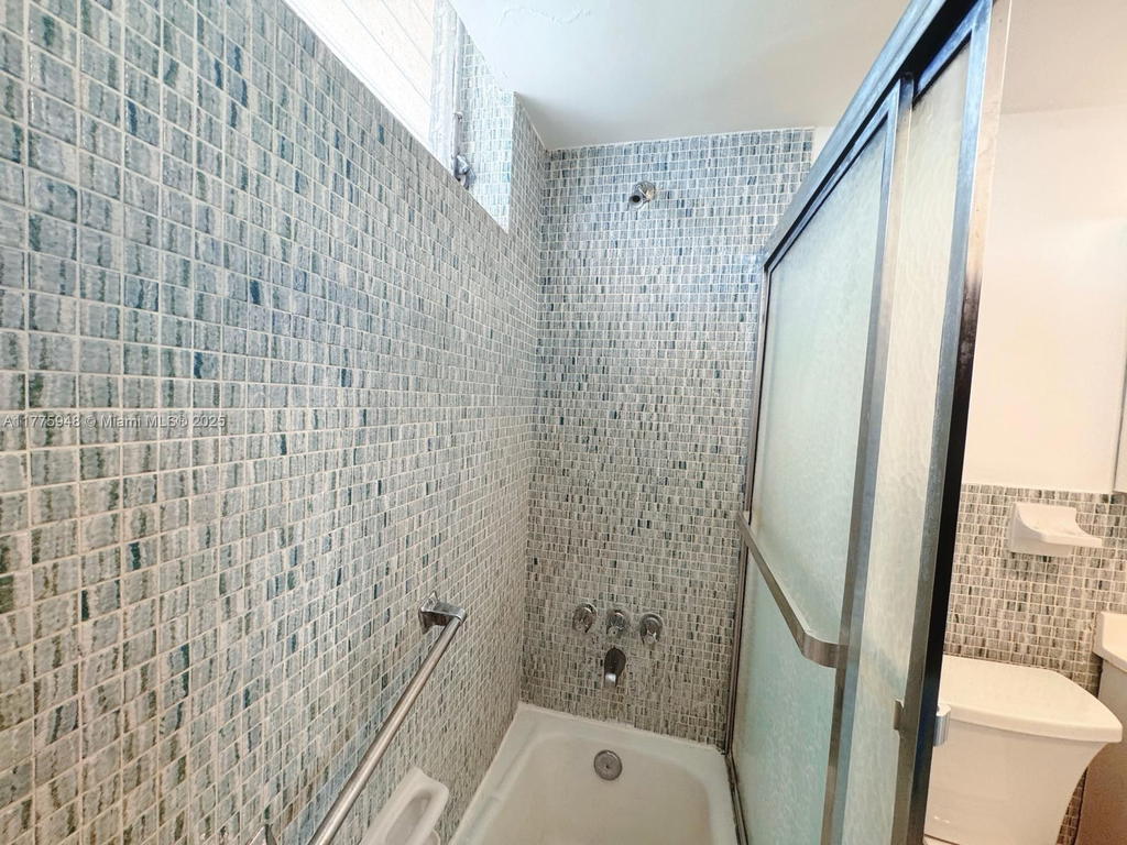Real estate property located at 2903 Point East Dr K411, Miami-dade, Point East Sec Iii Condo, Aventura, FL