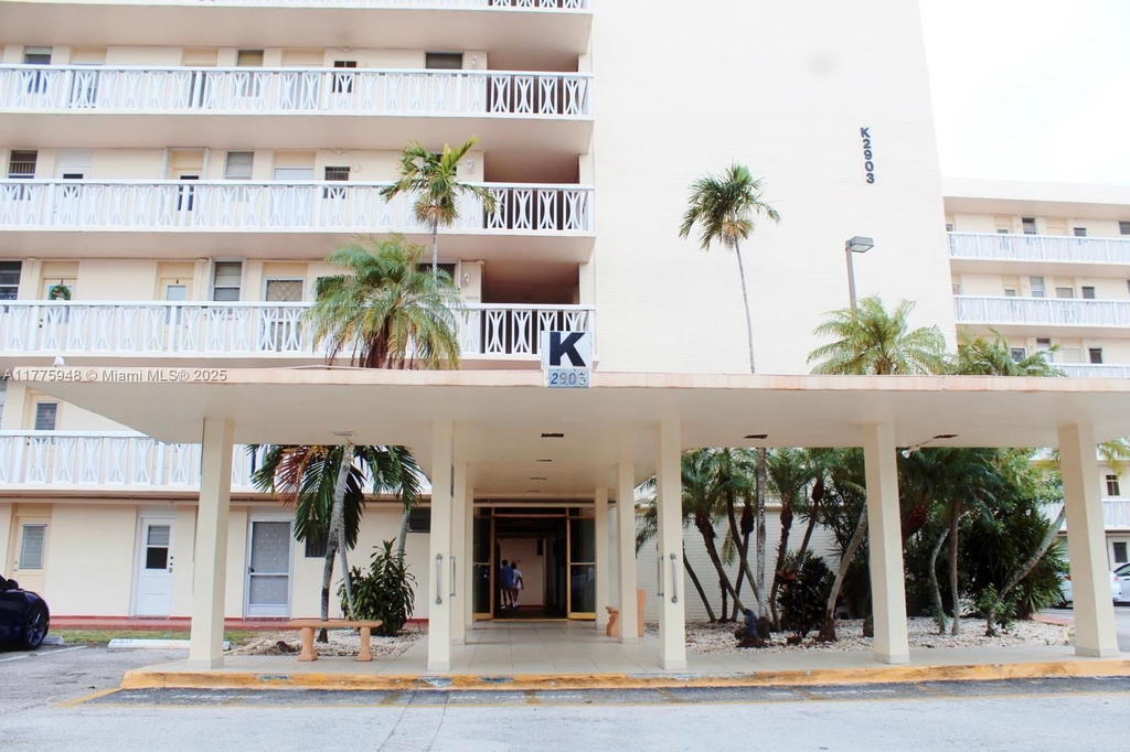 Real estate property located at 2903 Point East Dr K411, Miami-dade, Point East Sec Iii Condo, Aventura, FL