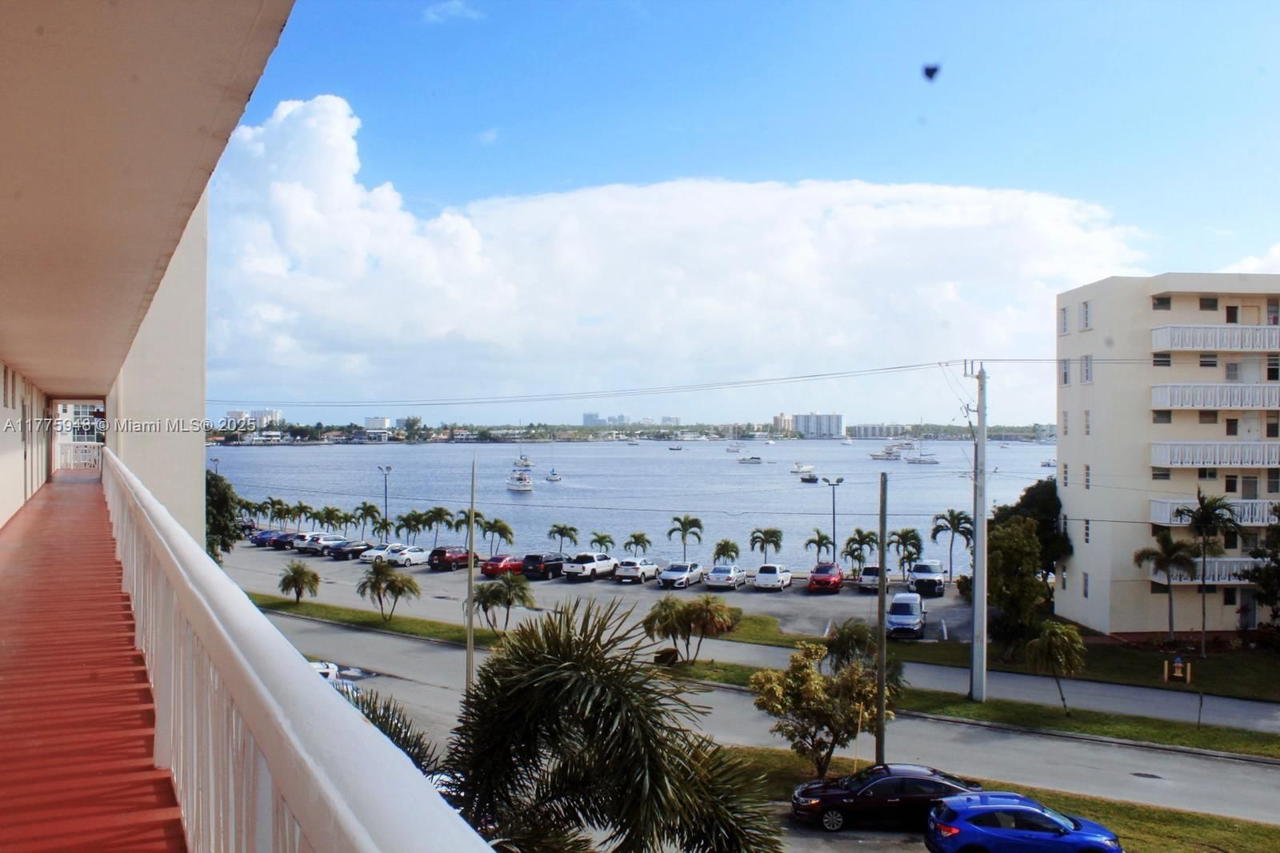 Real estate property located at 2903 Point East Dr K411, Miami-dade, Point East Sec Iii Condo, Aventura, FL