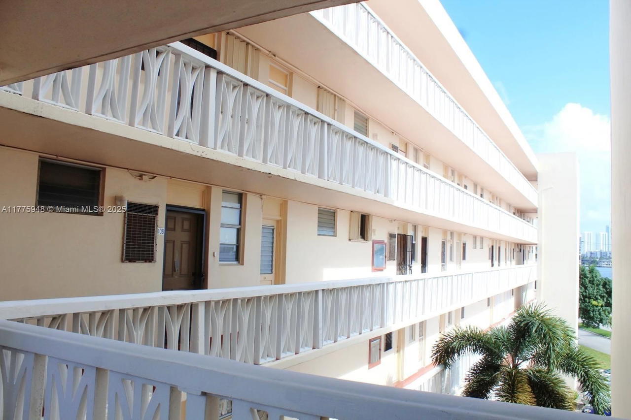 Real estate property located at 2903 Point East Dr K411, Miami-dade, Point East Sec Iii Condo, Aventura, FL