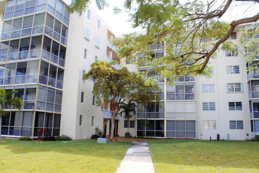 Real estate property located at 2903 Point East Dr K411, Miami-dade, Point East Sec Iii Condo, Aventura, FL