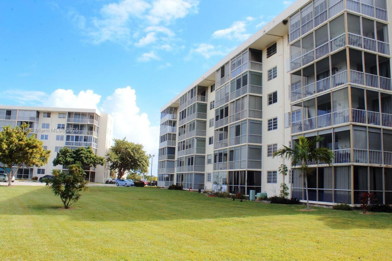 Real estate property located at 2903 Point East Dr K411, Miami-dade, Point East Sec Iii Condo, Aventura, FL