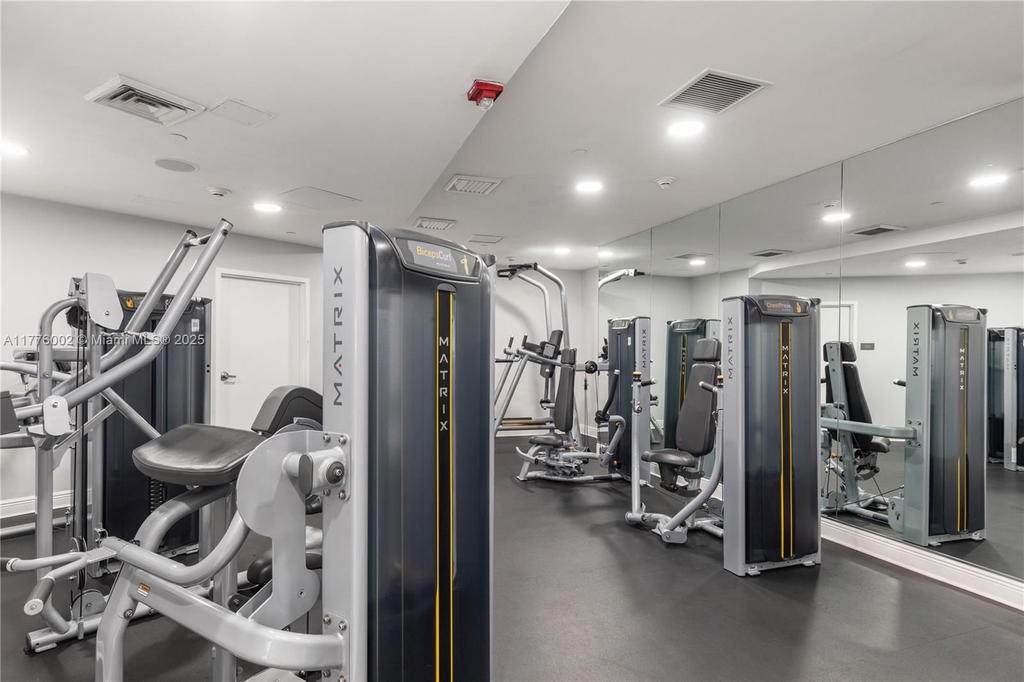 Real estate property located at 1250 Miami Ave #1206, Miami-dade, Vue At Brickell Condo, Miami, FL
