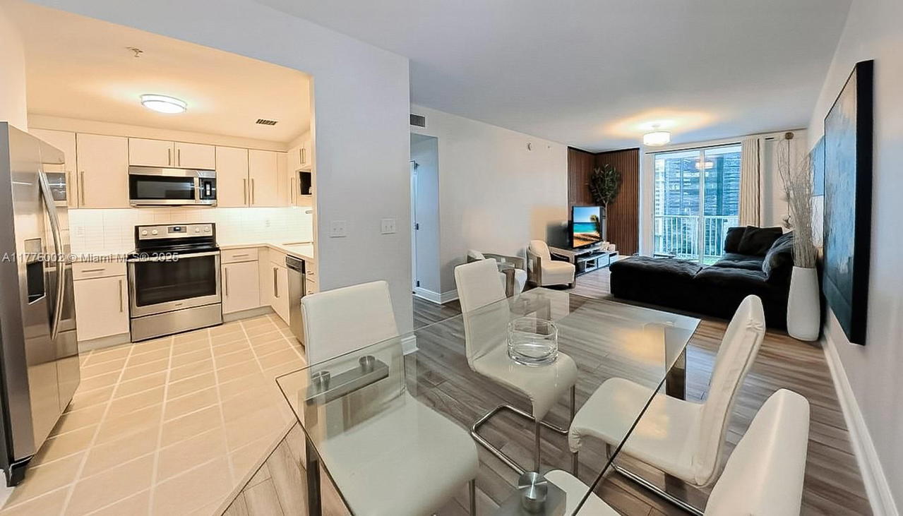 Real estate property located at 1250 Miami Ave #1206, Miami-dade, Vue At Brickell Condo, Miami, FL