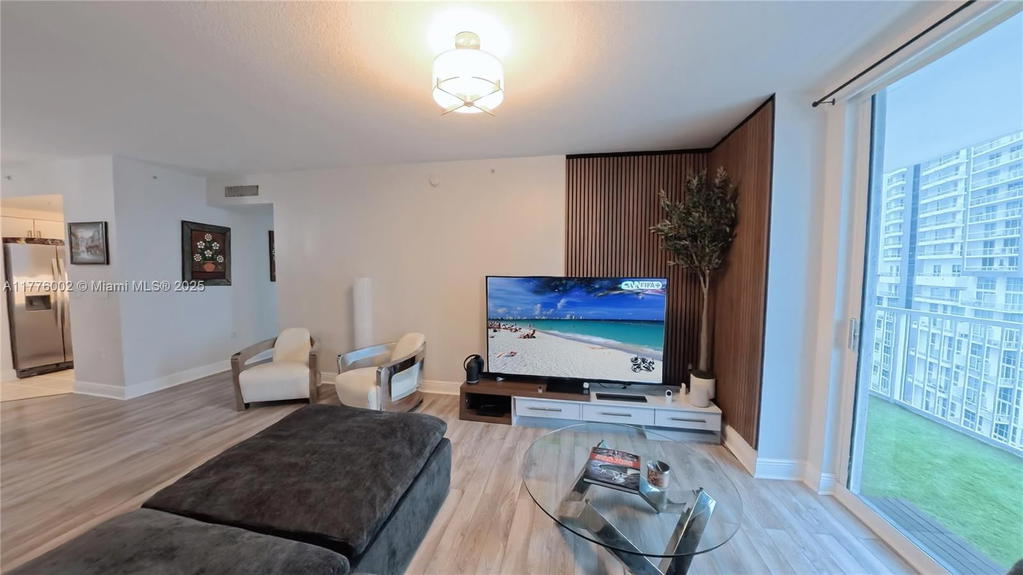 Real estate property located at 1250 Miami Ave #1206, Miami-dade, Vue At Brickell Condo, Miami, FL