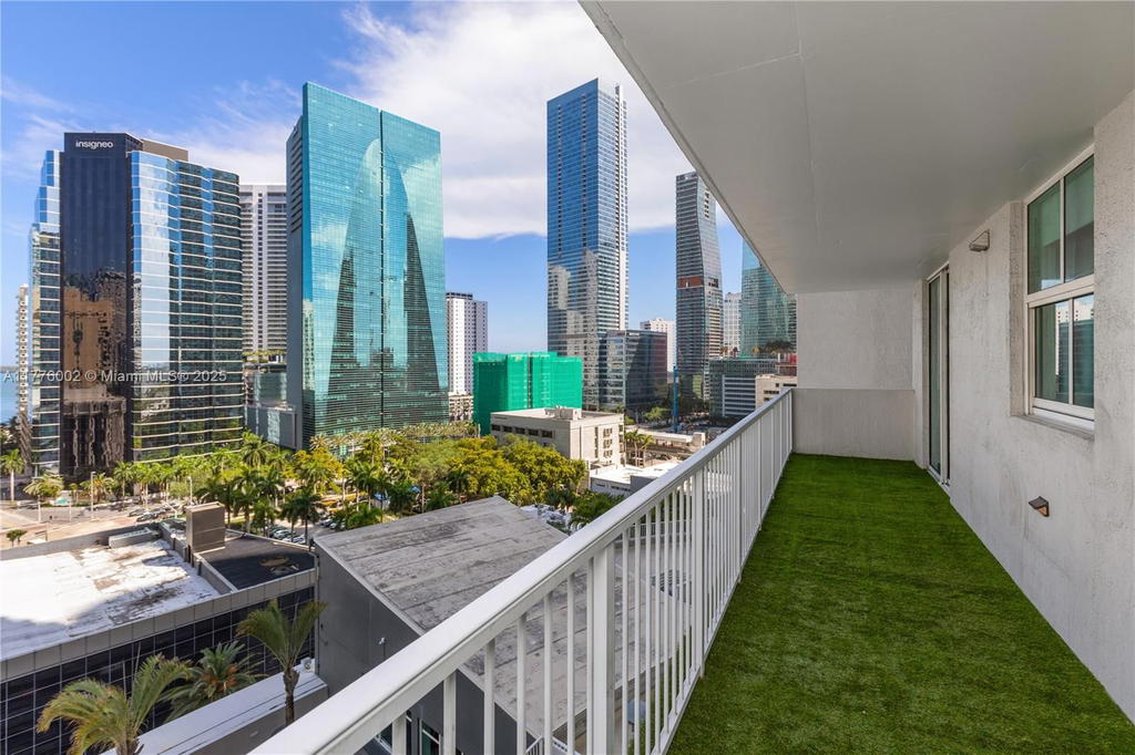 Real estate property located at 1250 Miami Ave #1206, Miami-dade, Vue At Brickell Condo, Miami, FL