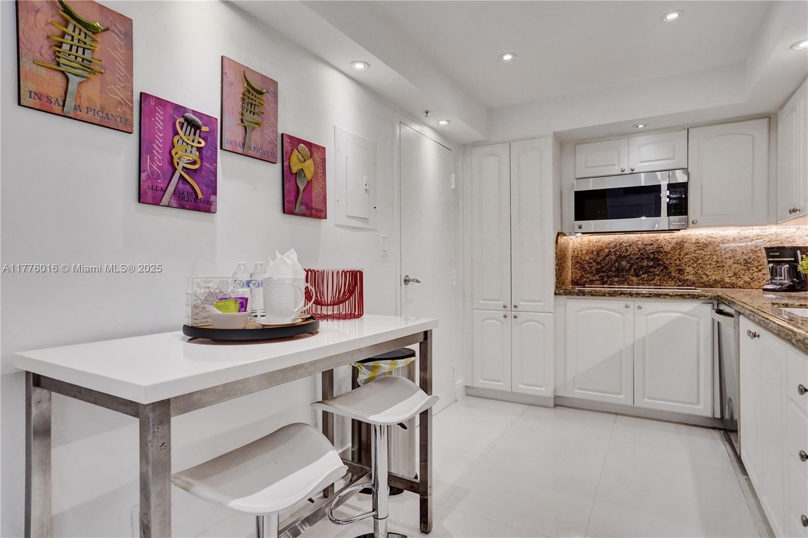 Real estate property located at 3801 Ocean Dr #11V, Broward, Tides On Hollywood Beach, Hollywood, FL