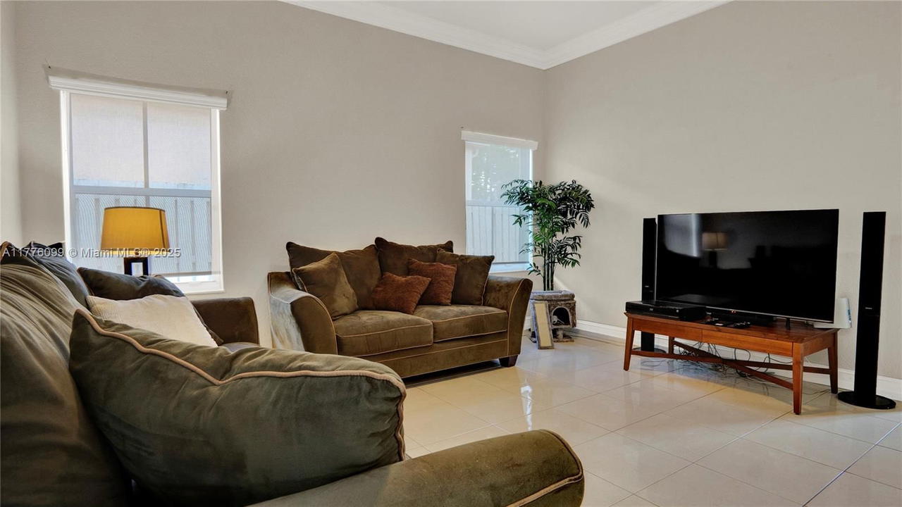 Real estate property located at 773 Tanglewood Cir, Broward, Sector 3 - Parcels H I J, Weston, FL