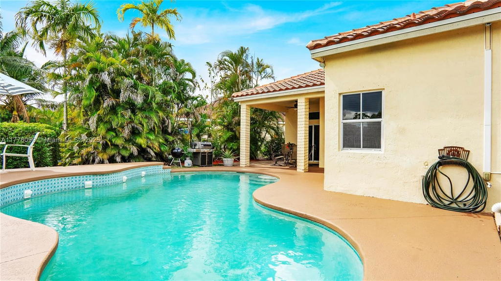 Real estate property located at 773 Tanglewood Cir, Broward, Sector 3 - Parcels H I J, Weston, FL