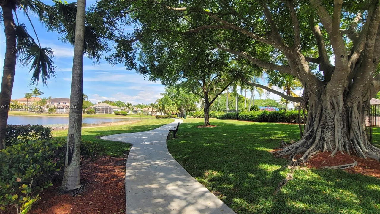 Real estate property located at 773 Tanglewood Cir, Broward, Sector 3 - Parcels H I J, Weston, FL