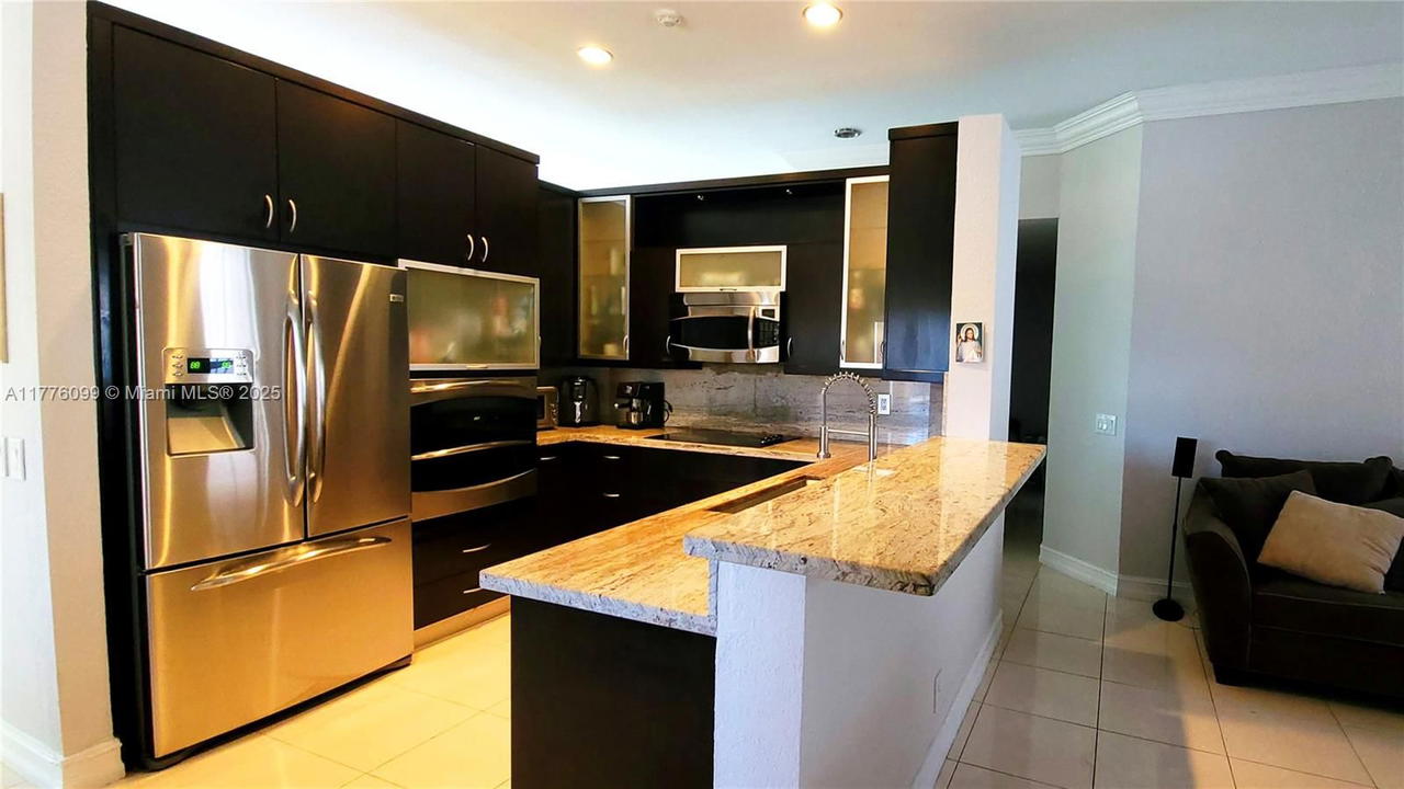 Real estate property located at 773 Tanglewood Cir, Broward, Sector 3 - Parcels H I J, Weston, FL