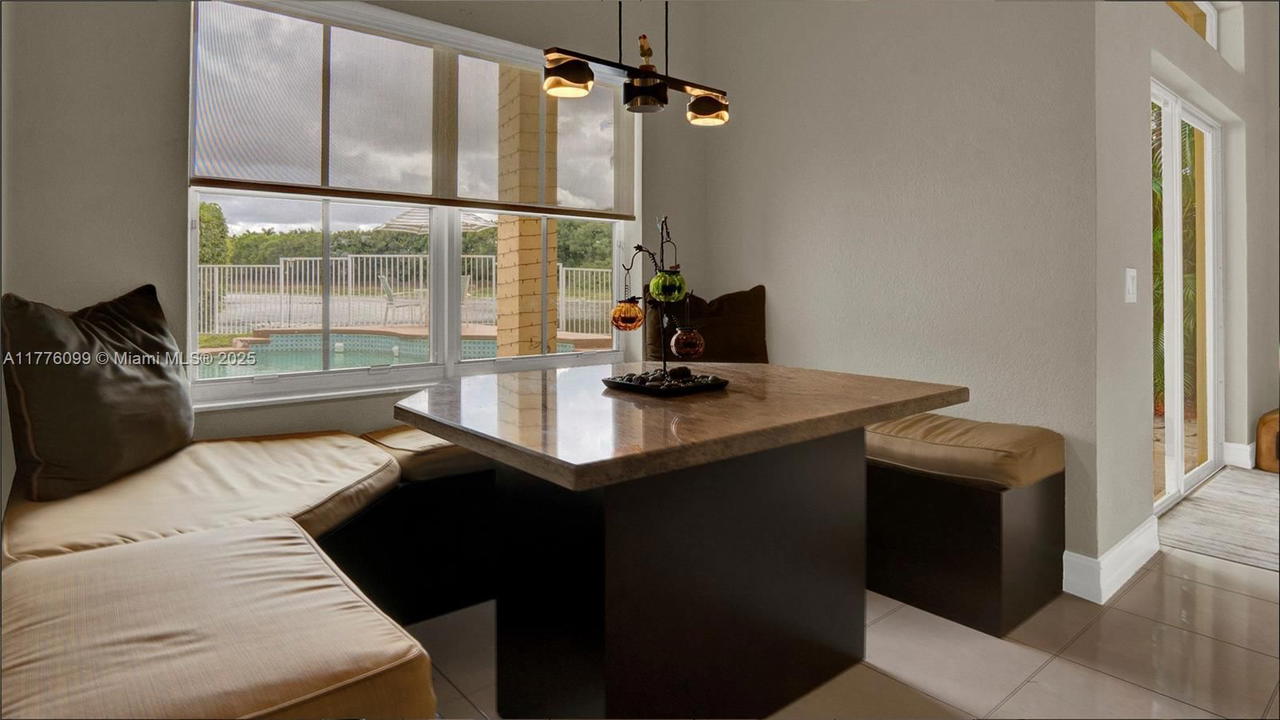 Real estate property located at 773 Tanglewood Cir, Broward, Sector 3 - Parcels H I J, Weston, FL