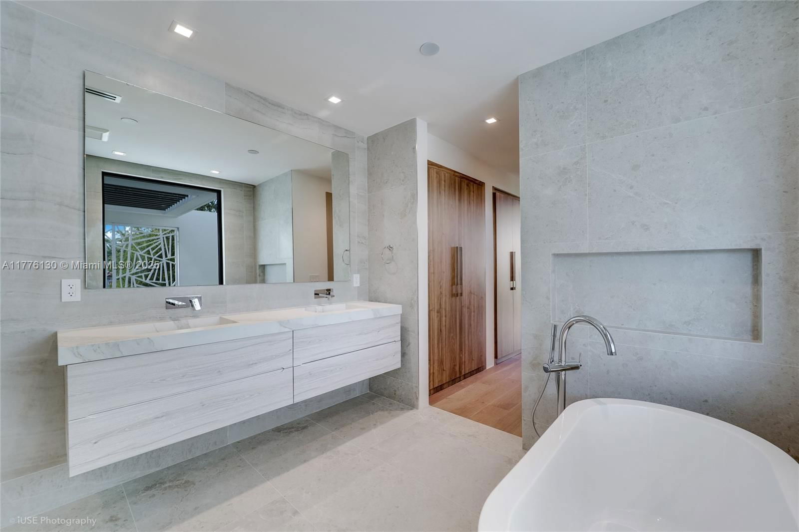 Real estate property located at 5825 Alton Rd, Miami-dade, La Gorce Golf Sub, Miami Beach, FL