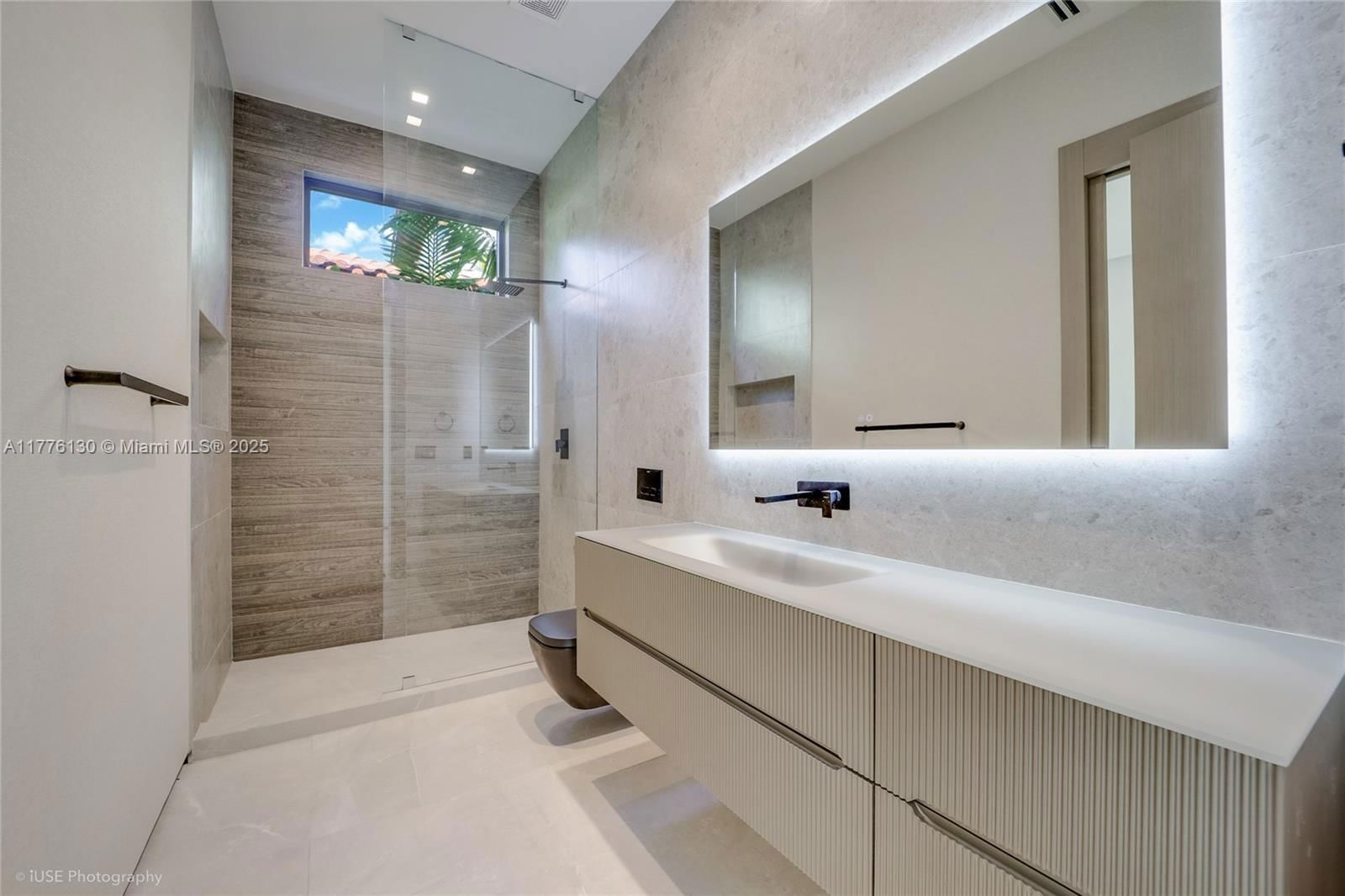 Real estate property located at 5825 Alton Rd, Miami-dade, La Gorce Golf Sub, Miami Beach, FL