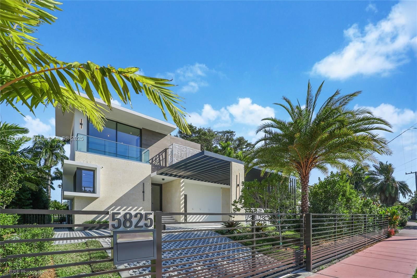Real estate property located at 5825 Alton Rd, Miami-dade, La Gorce Golf Sub, Miami Beach, FL