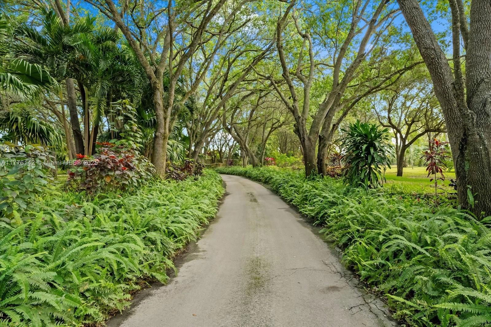 Real estate property located at 15000 200th St, Miami-dade, Breezy Oaks, Miami, FL