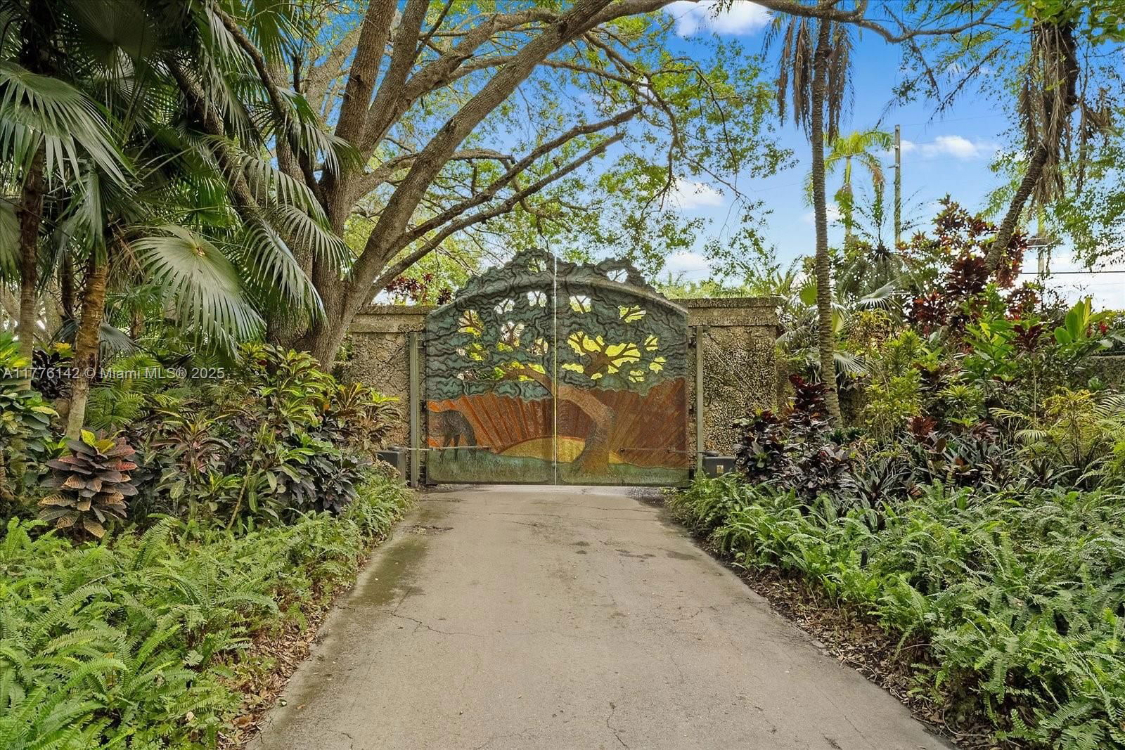 Real estate property located at 15000 200th St, Miami-dade, Breezy Oaks, Miami, FL