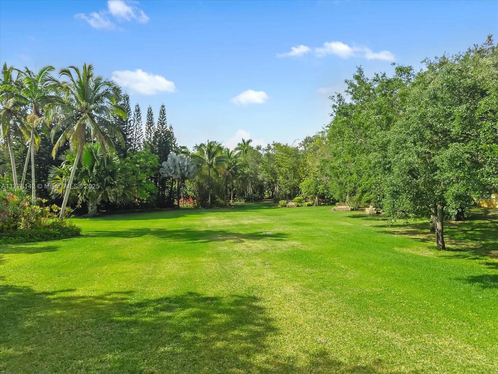 Real estate property located at 15000 200th St, Miami-dade, Breezy Oaks, Miami, FL