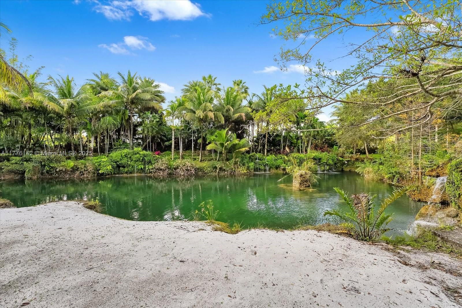 Real estate property located at 15000 200th St, Miami-dade, Breezy Oaks, Miami, FL