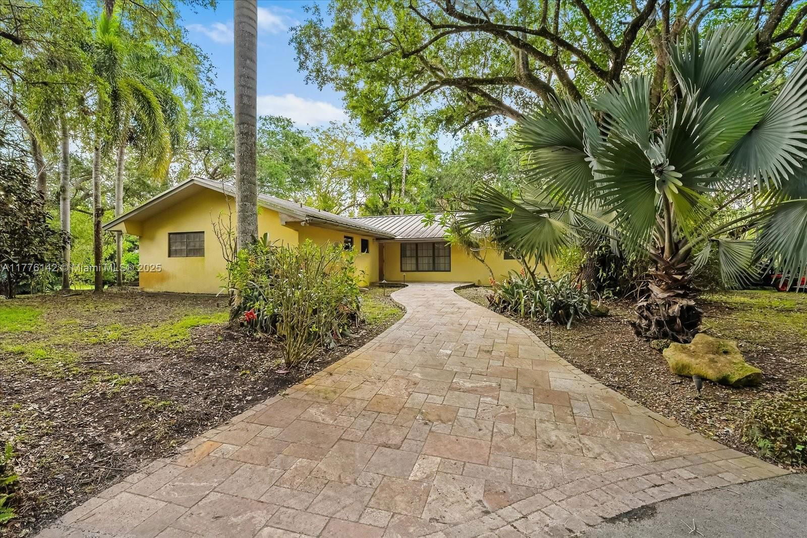 Real estate property located at 15000 200th St, Miami-dade, Breezy Oaks, Miami, FL