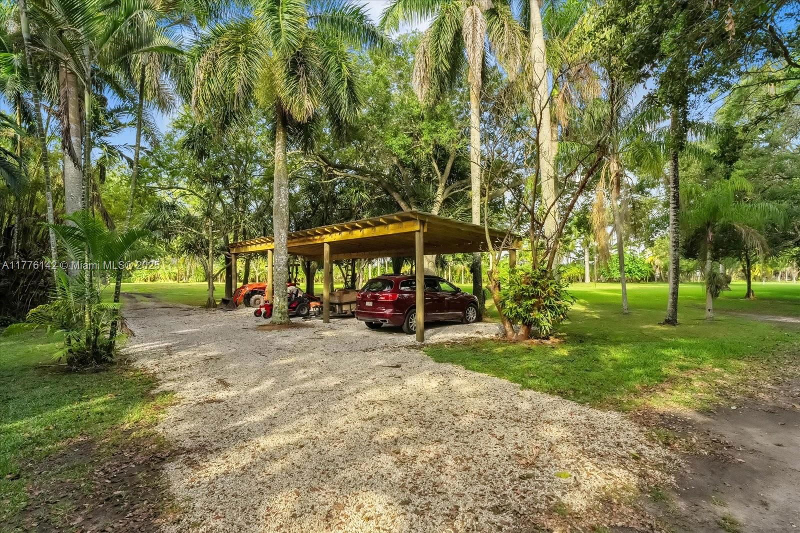 Real estate property located at 15000 200th St, Miami-dade, Breezy Oaks, Miami, FL