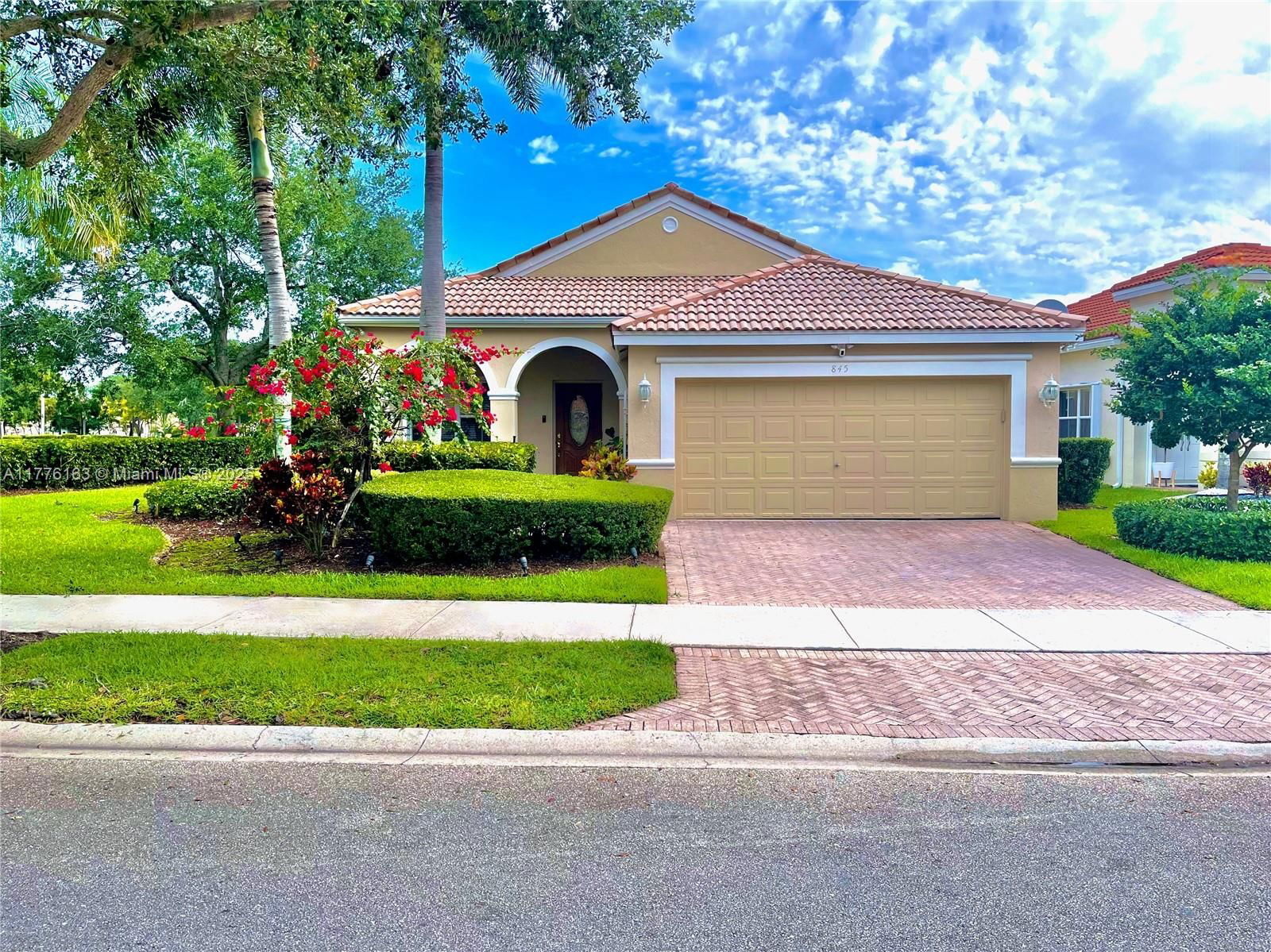 Real estate property located at 845 Vista Meadows Dr, Broward, Sector 3 - Parcels H I J, Weston, FL