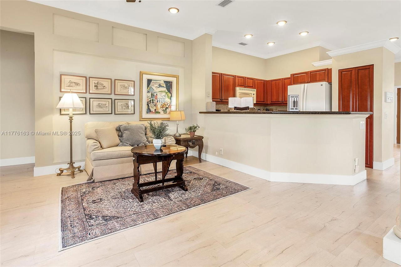 Real estate property located at 845 Vista Meadows Dr, Broward, Sector 3 - Parcels H I J, Weston, FL