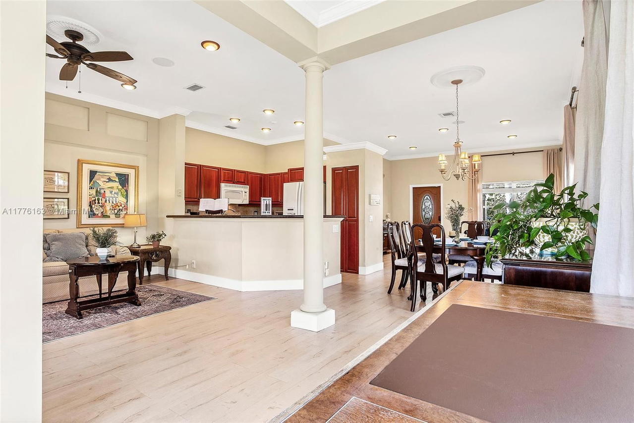 Real estate property located at 845 Vista Meadows Dr, Broward, Sector 3 - Parcels H I J, Weston, FL