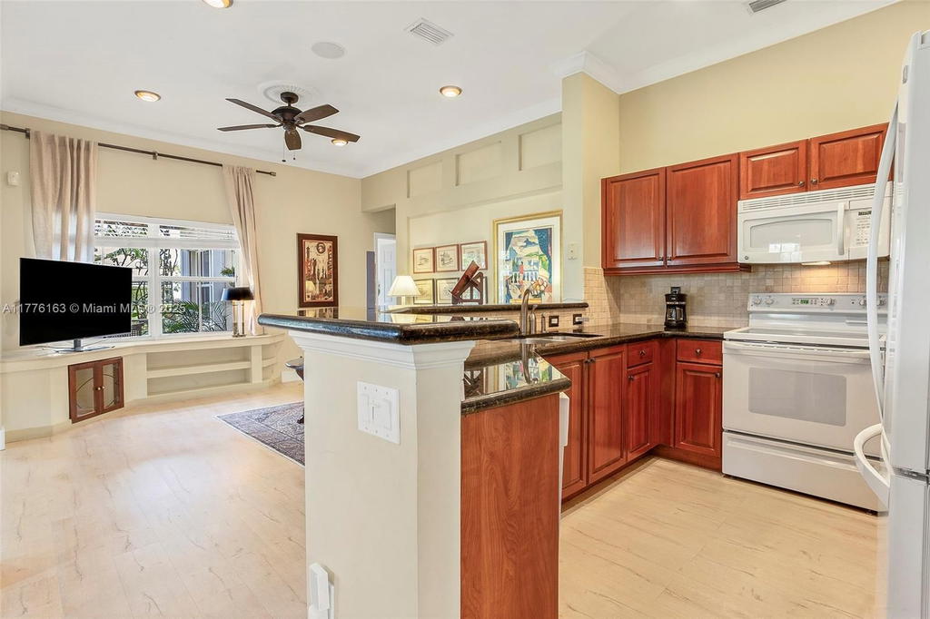 Real estate property located at 845 Vista Meadows Dr, Broward, Sector 3 - Parcels H I J, Weston, FL